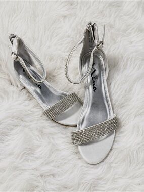Nina Silver Rhinestone Dress Sandals – Size 2M / EUR 32½